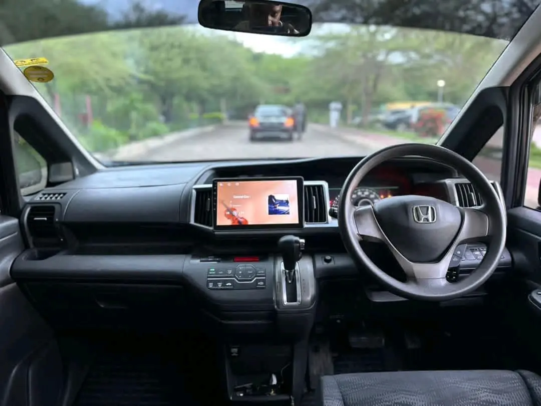 Honda Step Wagon 2012 thumbnail 8