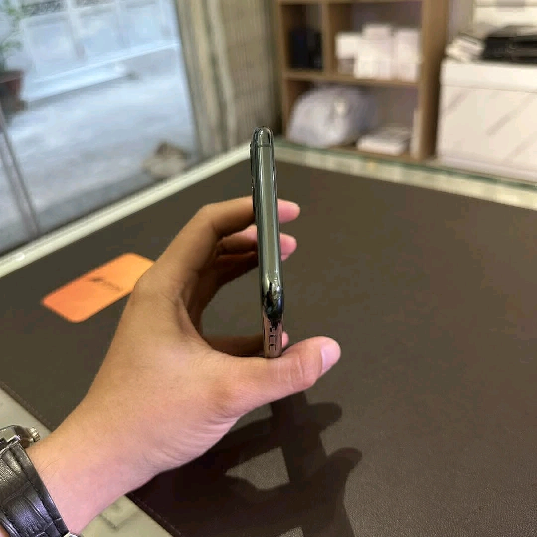 Used Apple iPhone 11 Pro Max (64GB/256GB) thumbnail 5