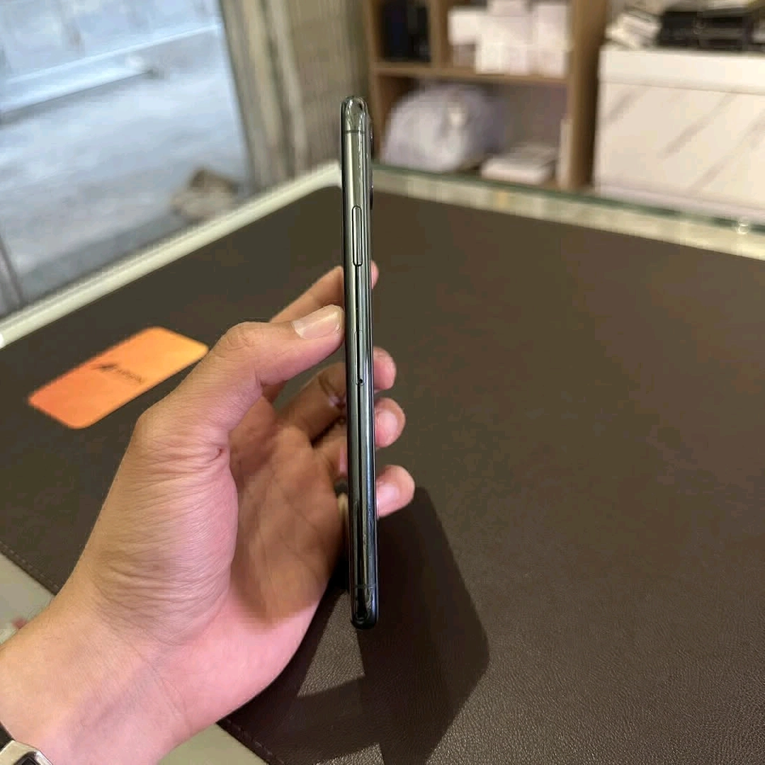Used Apple iPhone 11 Pro Max (64GB/256GB) thumbnail 6