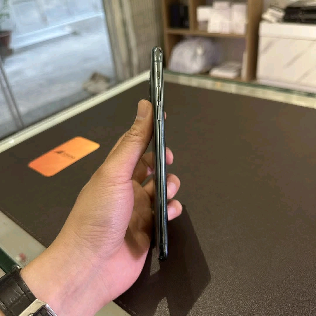Used Apple iPhone 11 Pro Max (64GB/256GB) thumbnail 7