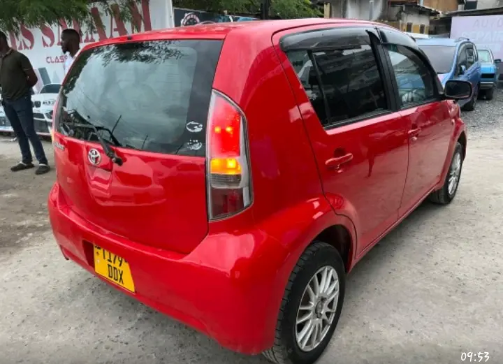 Toyota Passo - Red thumbnail 2
