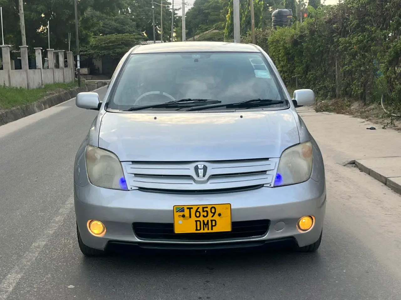 Toyota Ist Silver (DMP)