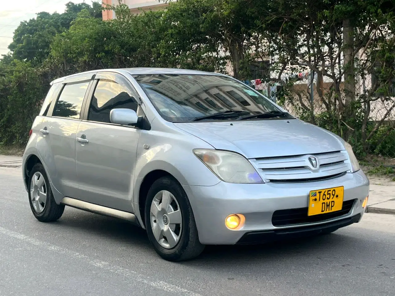 Toyota Ist Silver (DMP) thumbnail 3