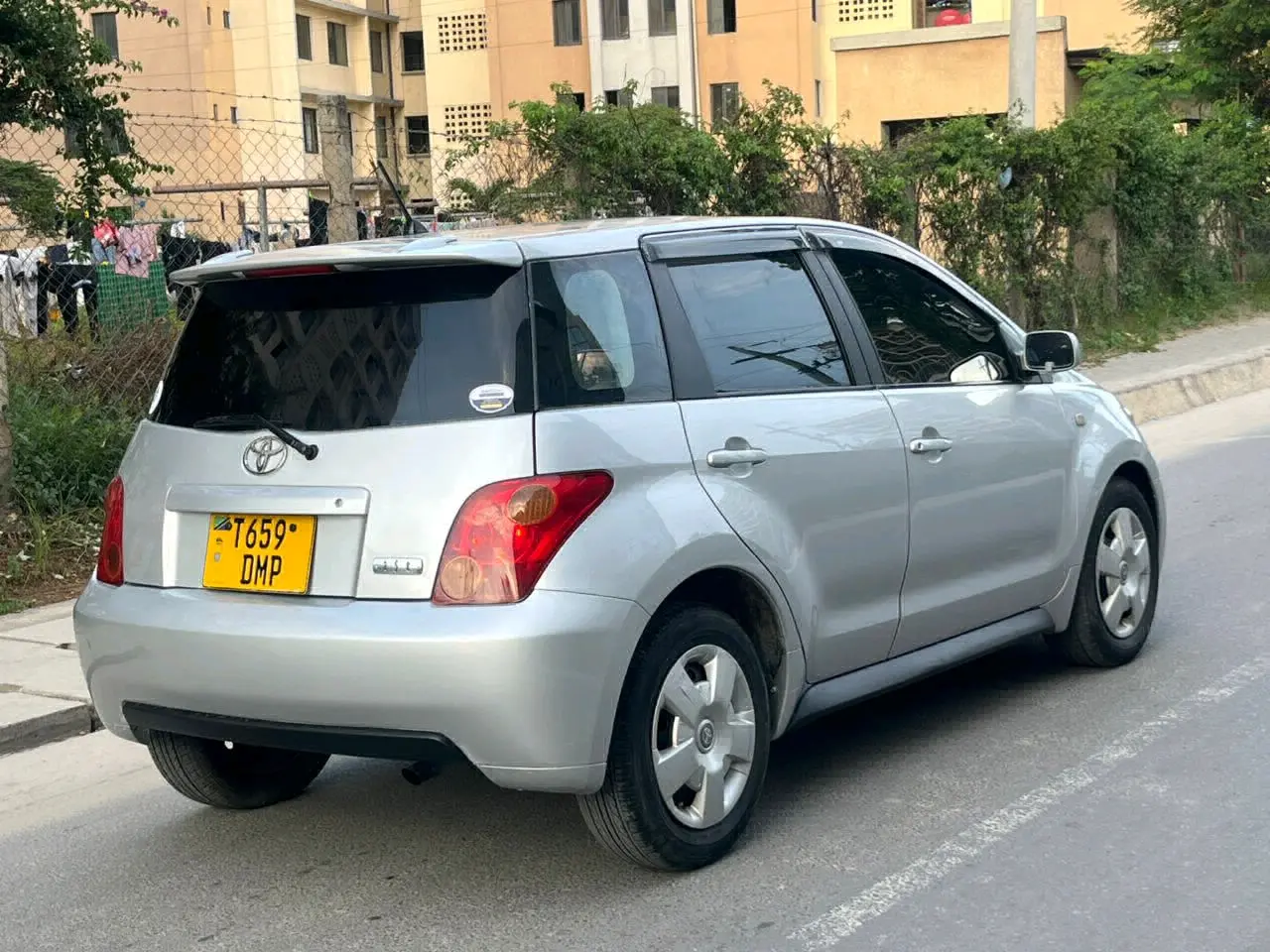 Toyota Ist Silver (DMP) thumbnail 4