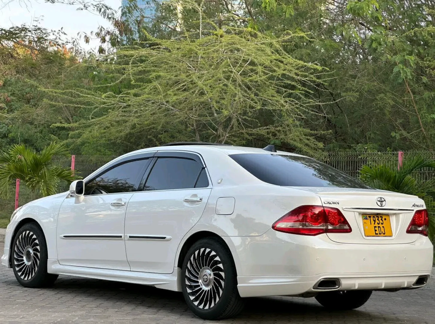 Toyota Crown Sedan 2490cc (2009/2010) Reg EDJ thumbnail 4