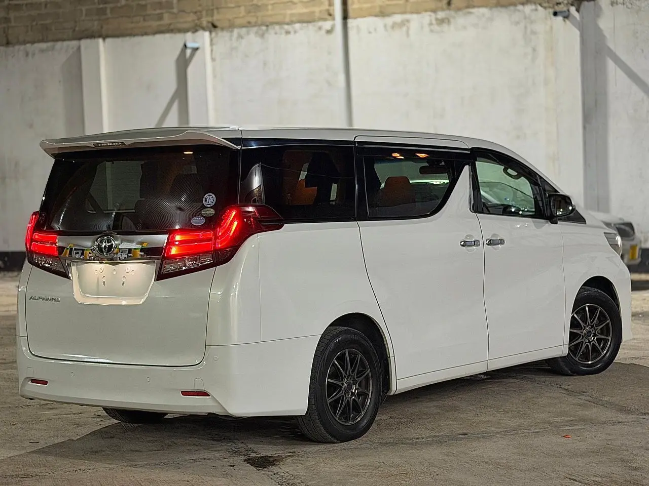 Toyota Alphard 2016 Executive Edition thumbnail 3
