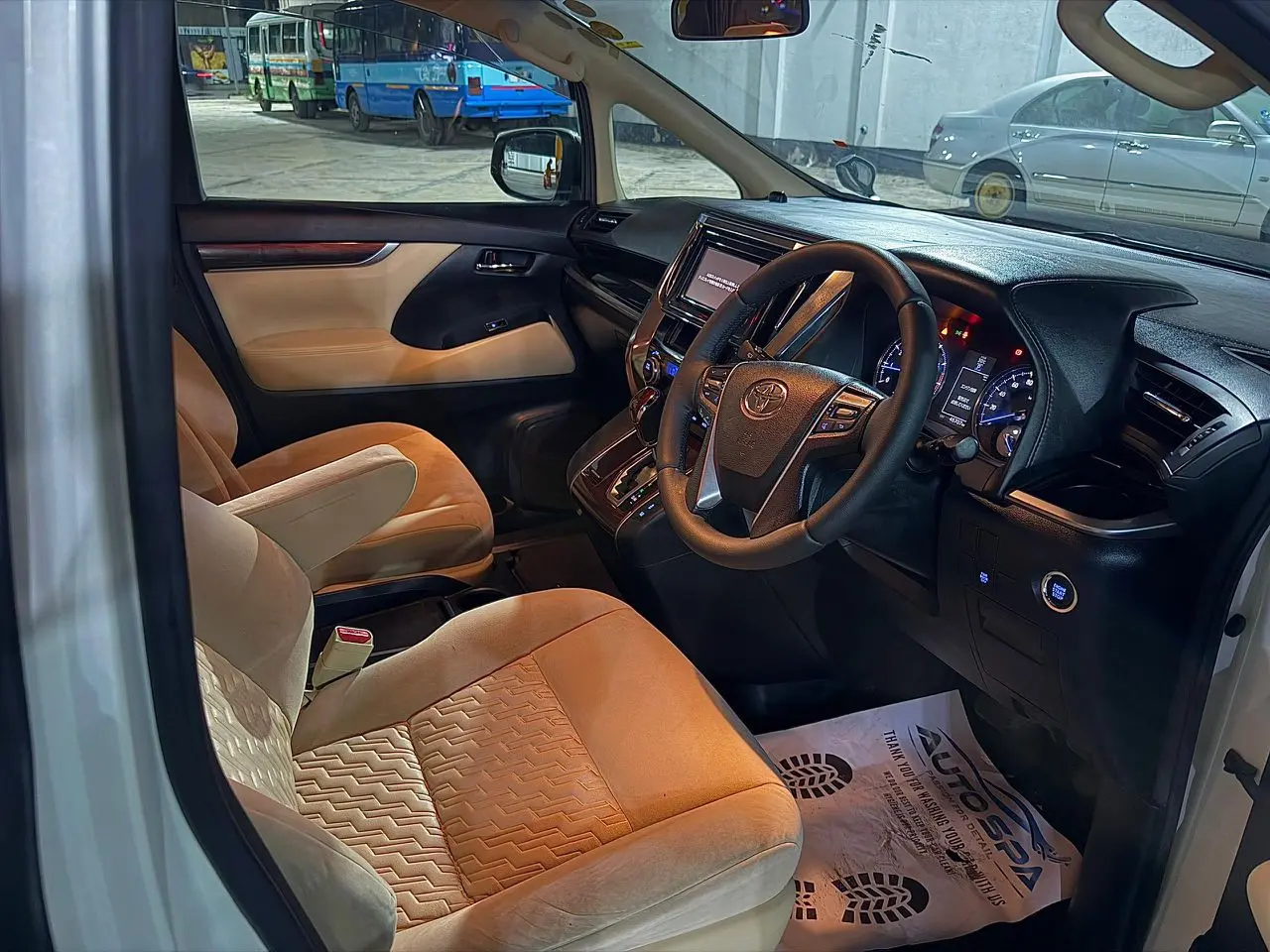 Toyota Alphard 2016 Executive Edition thumbnail 6
