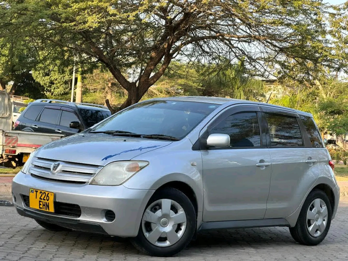 Toyota Ist Automatic 1290cc (Silver) thumbnail 5