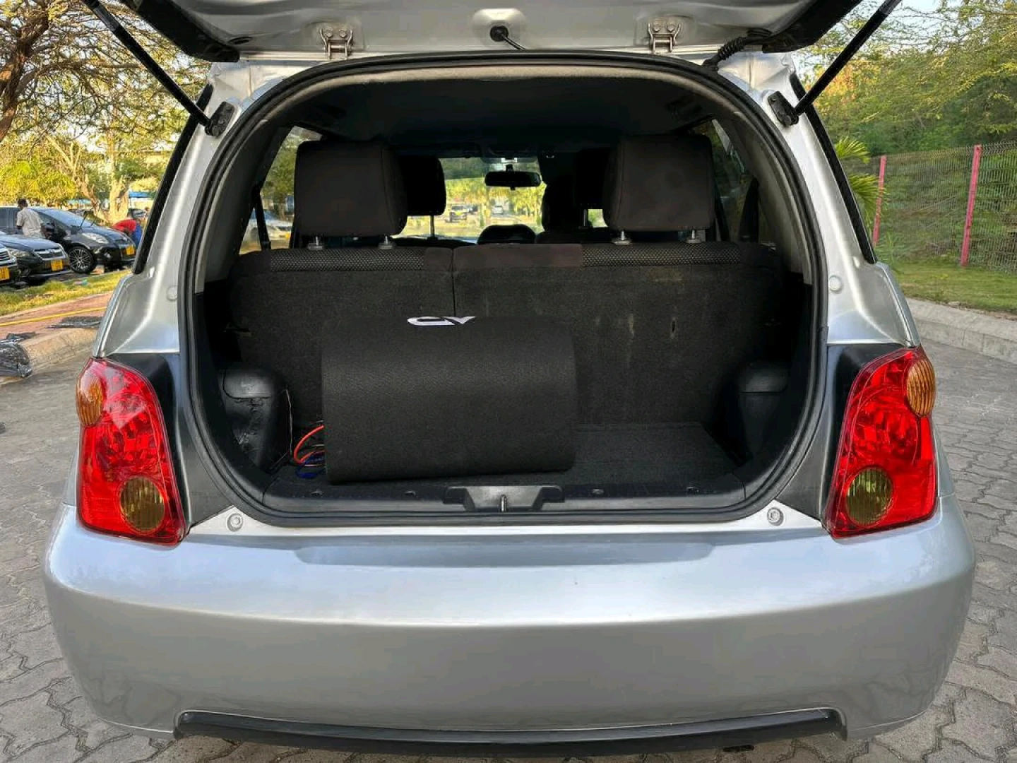 Toyota Ist Automatic 1290cc (Silver) thumbnail 7