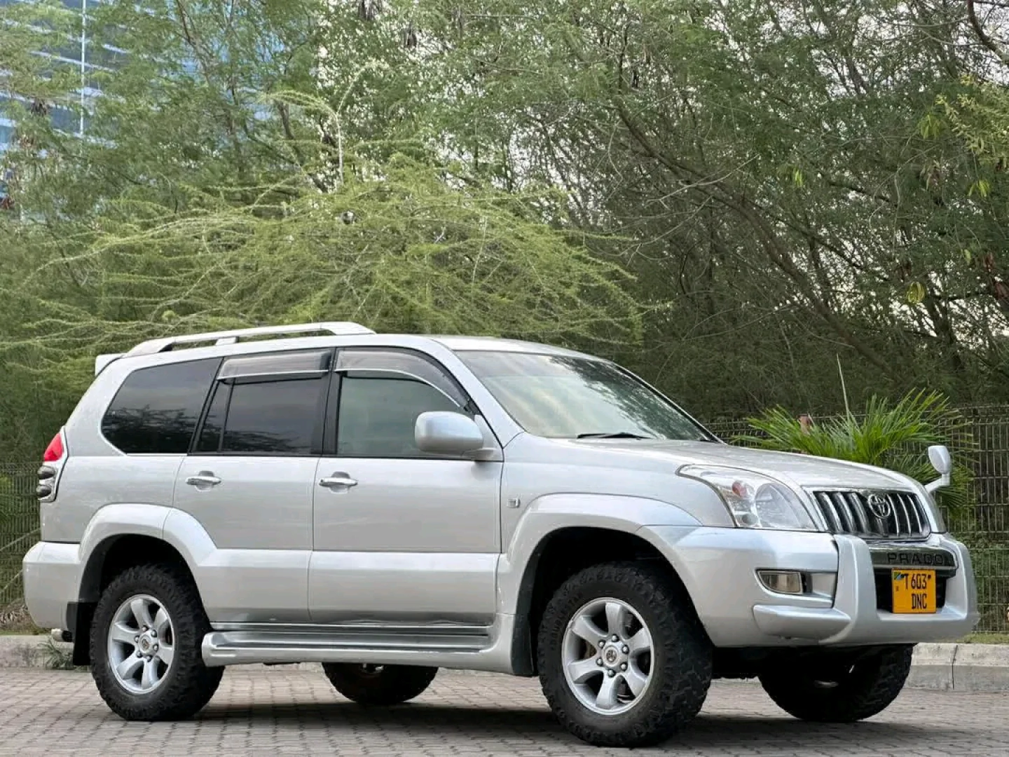 Toyota Prado 120 Series SUV 2005 thumbnail 4