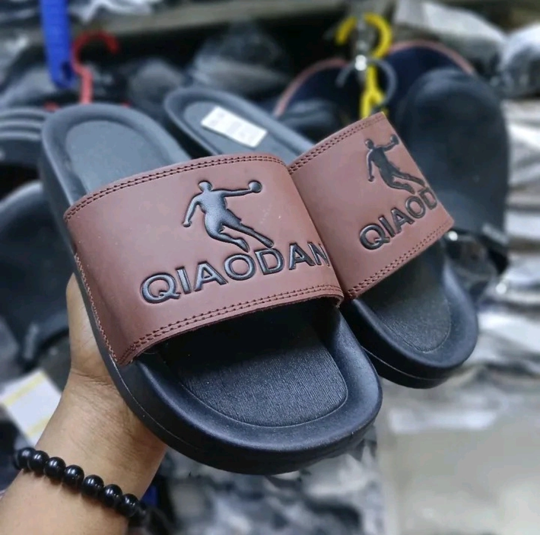 Qiaodan Brown & Black Slide Sandals