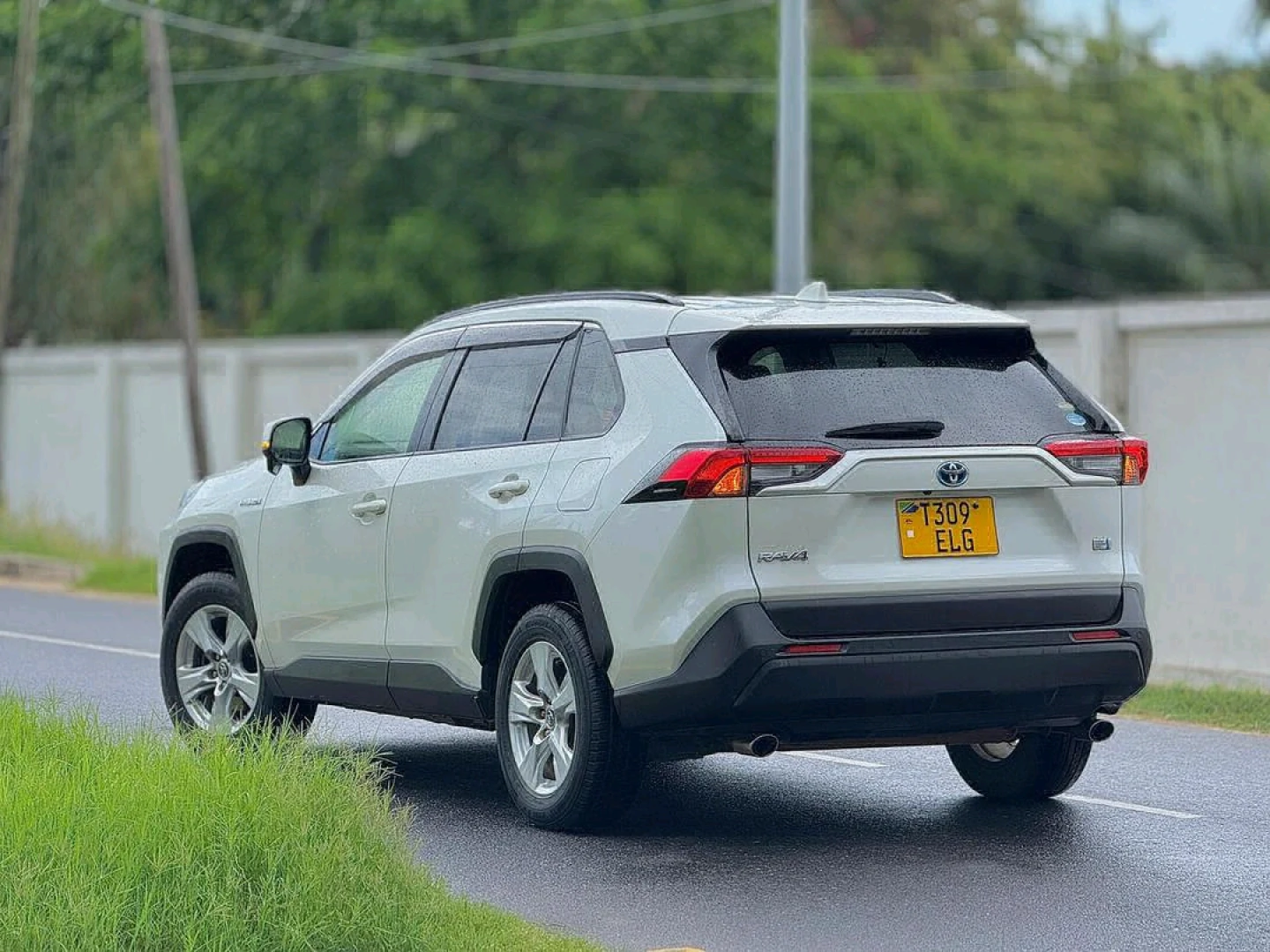 Toyota RAV4 Hybrid 2019 Automatic thumbnail 5