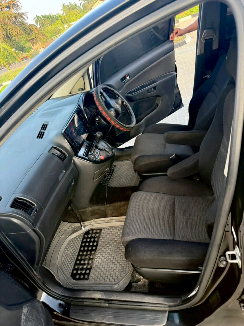 Toyota Wish Black 1790cc Full AC thumbnail 8