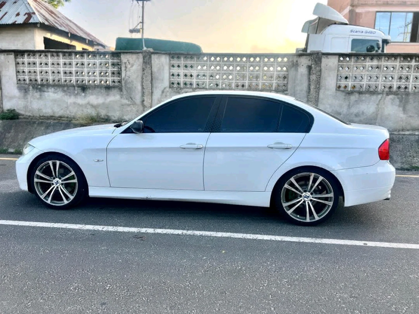 White BMW 3 Series Sedan 2008 thumbnail 4