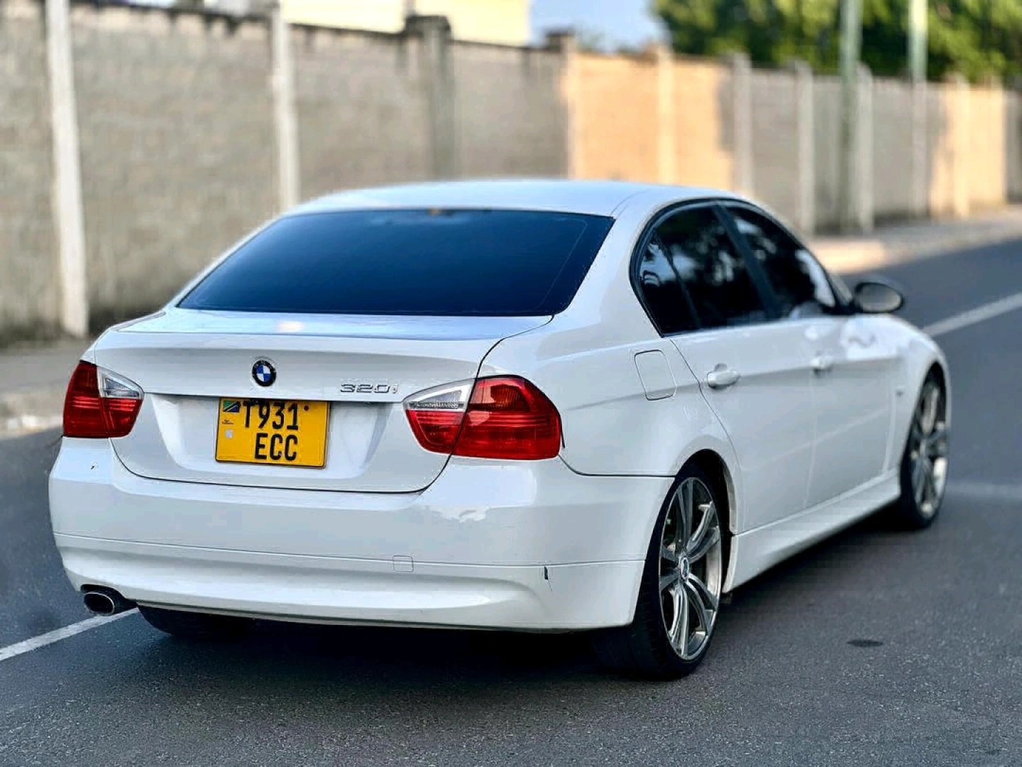 White BMW 3 Series Sedan 2008 thumbnail 5