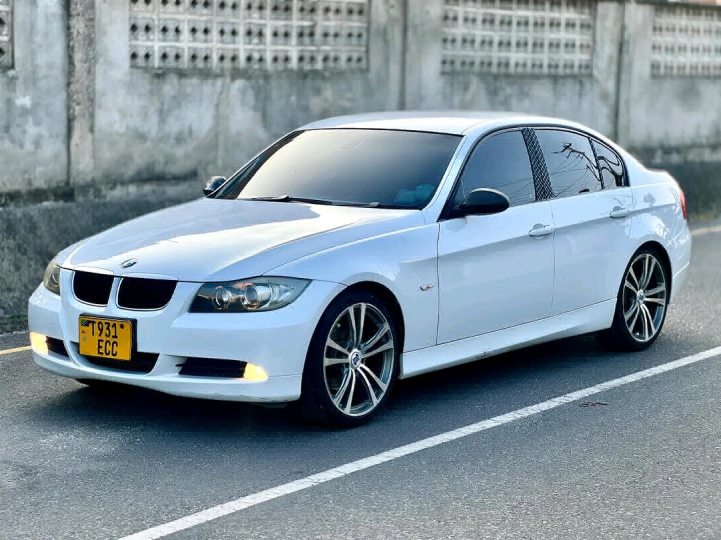 White BMW 3 Series Sedan 2008 thumbnail 6