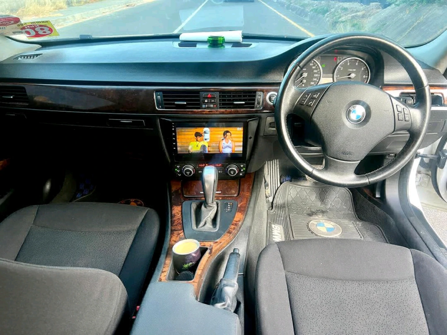 White BMW 3 Series Sedan 2008 thumbnail 8