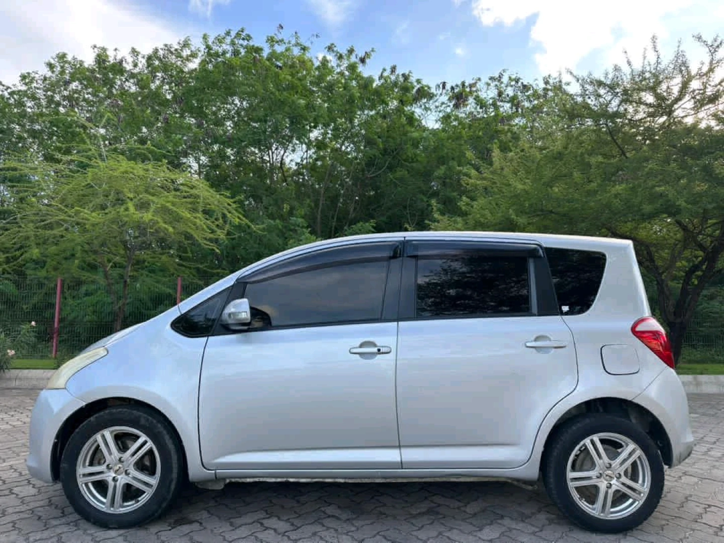 Used Toyota Ractis 2006, 1290cc, Clean Condition thumbnail 5