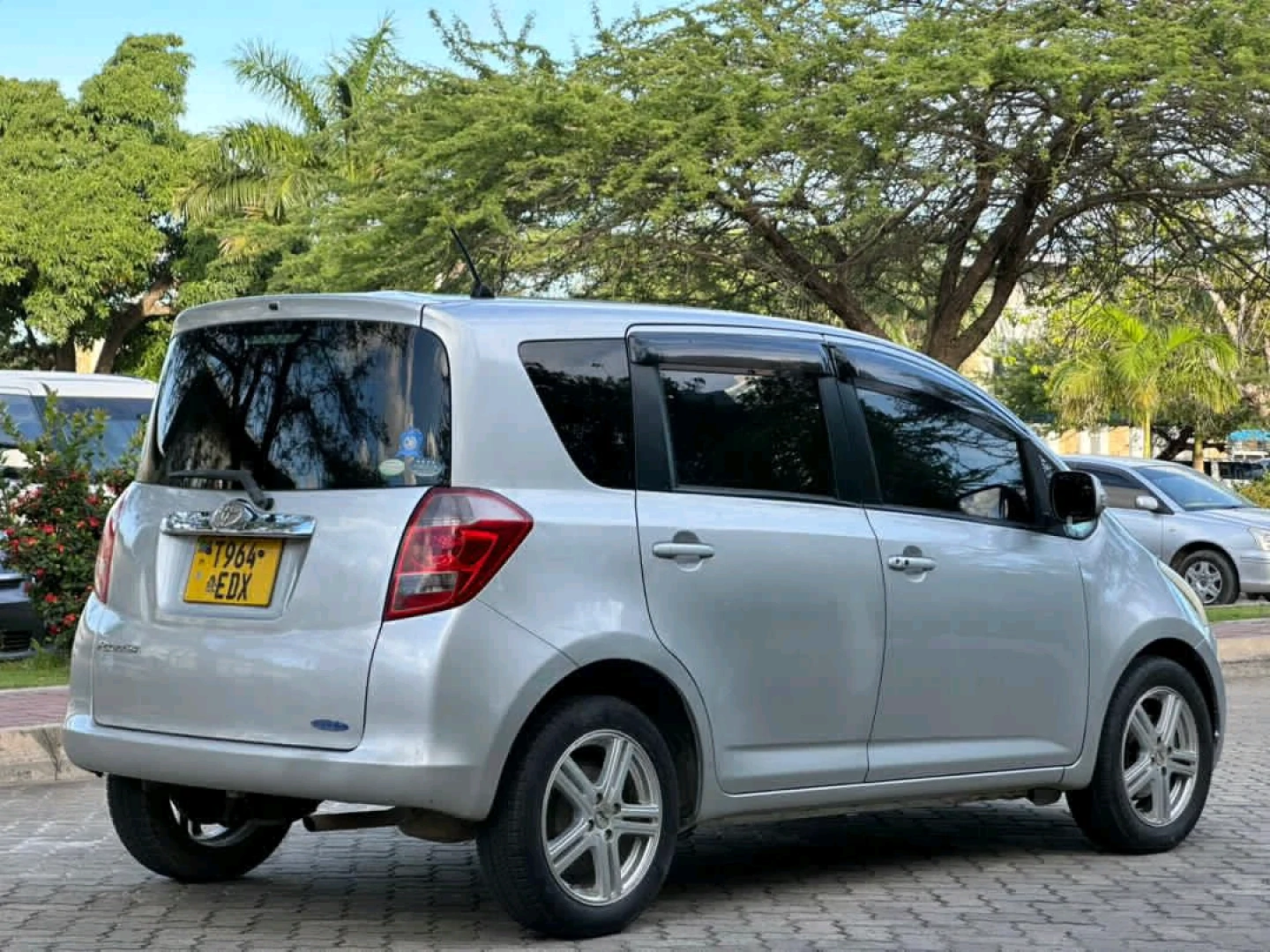 Used Toyota Ractis 2006, 1290cc, Clean Condition thumbnail 6