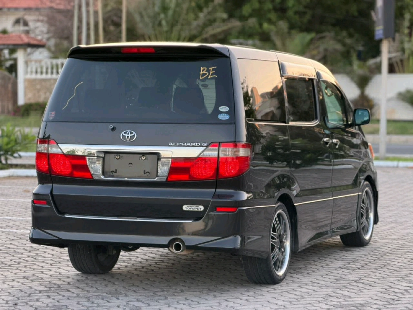 Black Toyota Alphard Sports Modelista Van 2005 thumbnail 4