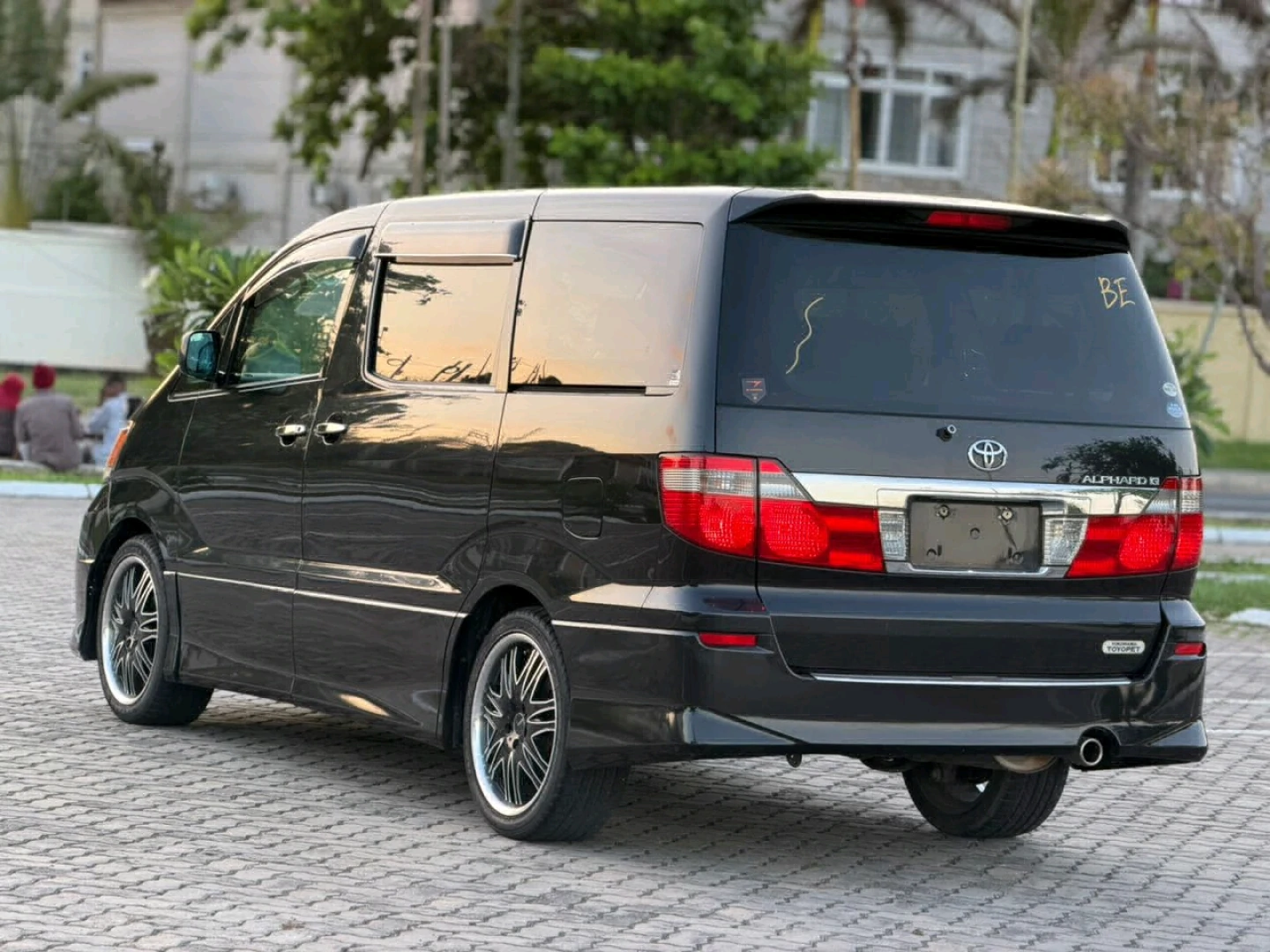 Black Toyota Alphard Sports Modelista Van 2005 thumbnail 5