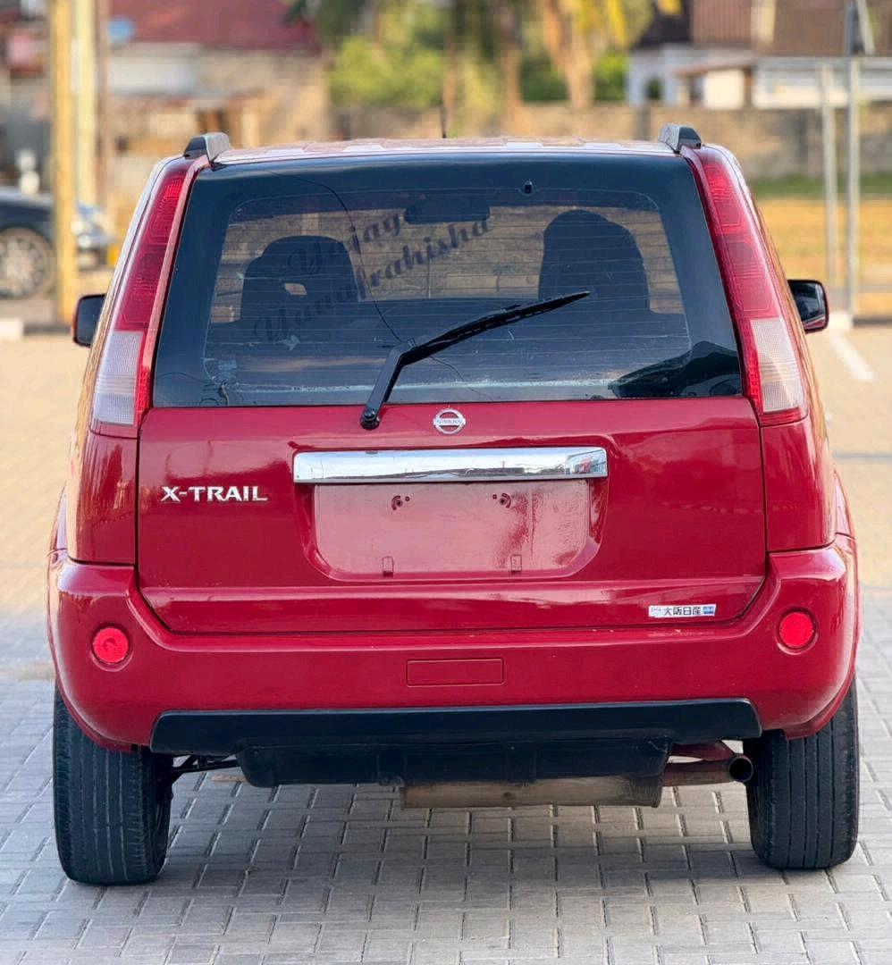Used Red Nissan X-Trail SUV 1990 CC thumbnail 2
