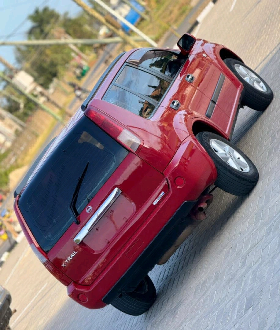 Used Red Nissan X-Trail SUV 1990 CC thumbnail 3
