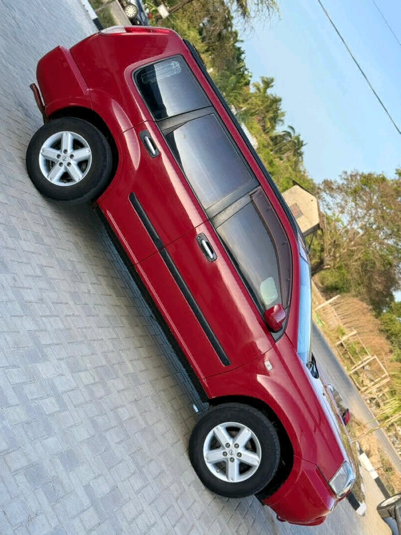 Used Red Nissan X-Trail SUV 1990 CC thumbnail 4