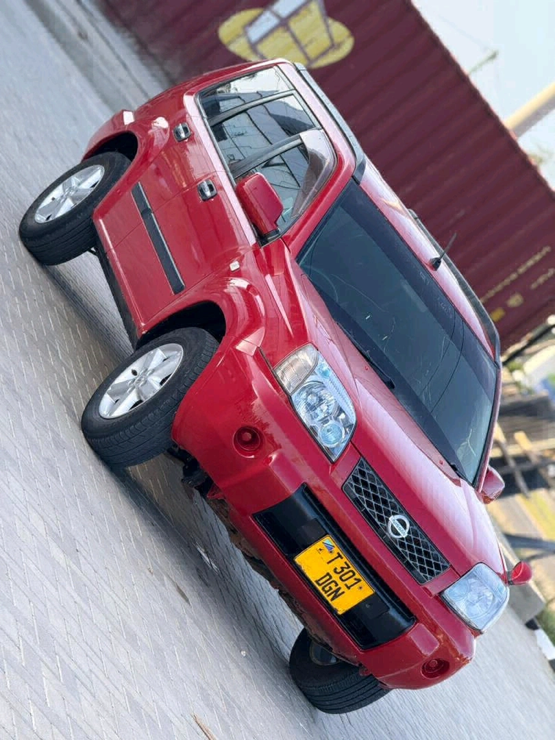 Used Red Nissan X-Trail SUV 1990 CC thumbnail 5