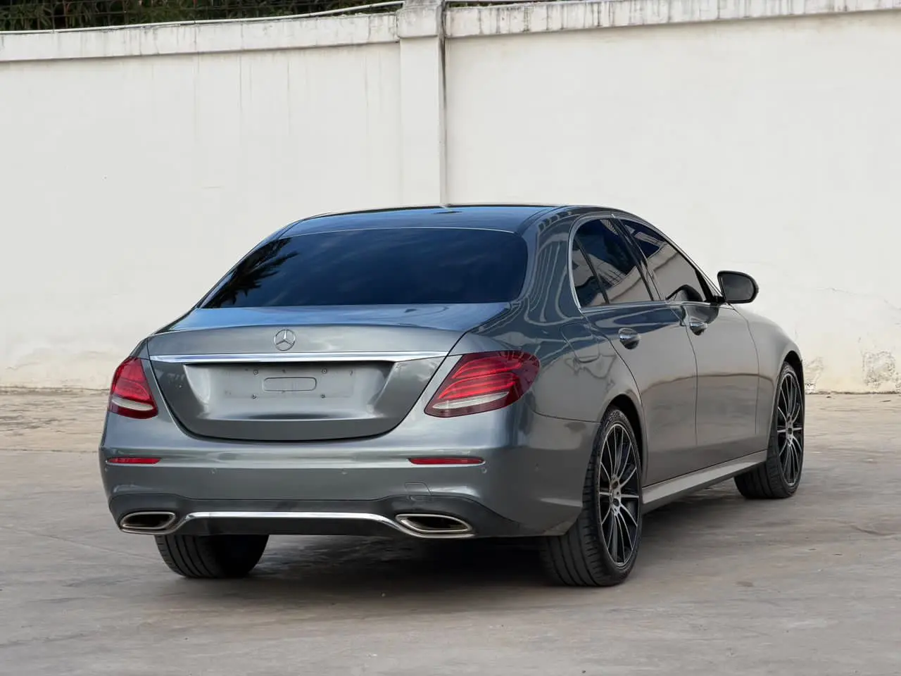 2017 Mercedes-Benz E-Class thumbnail 2
