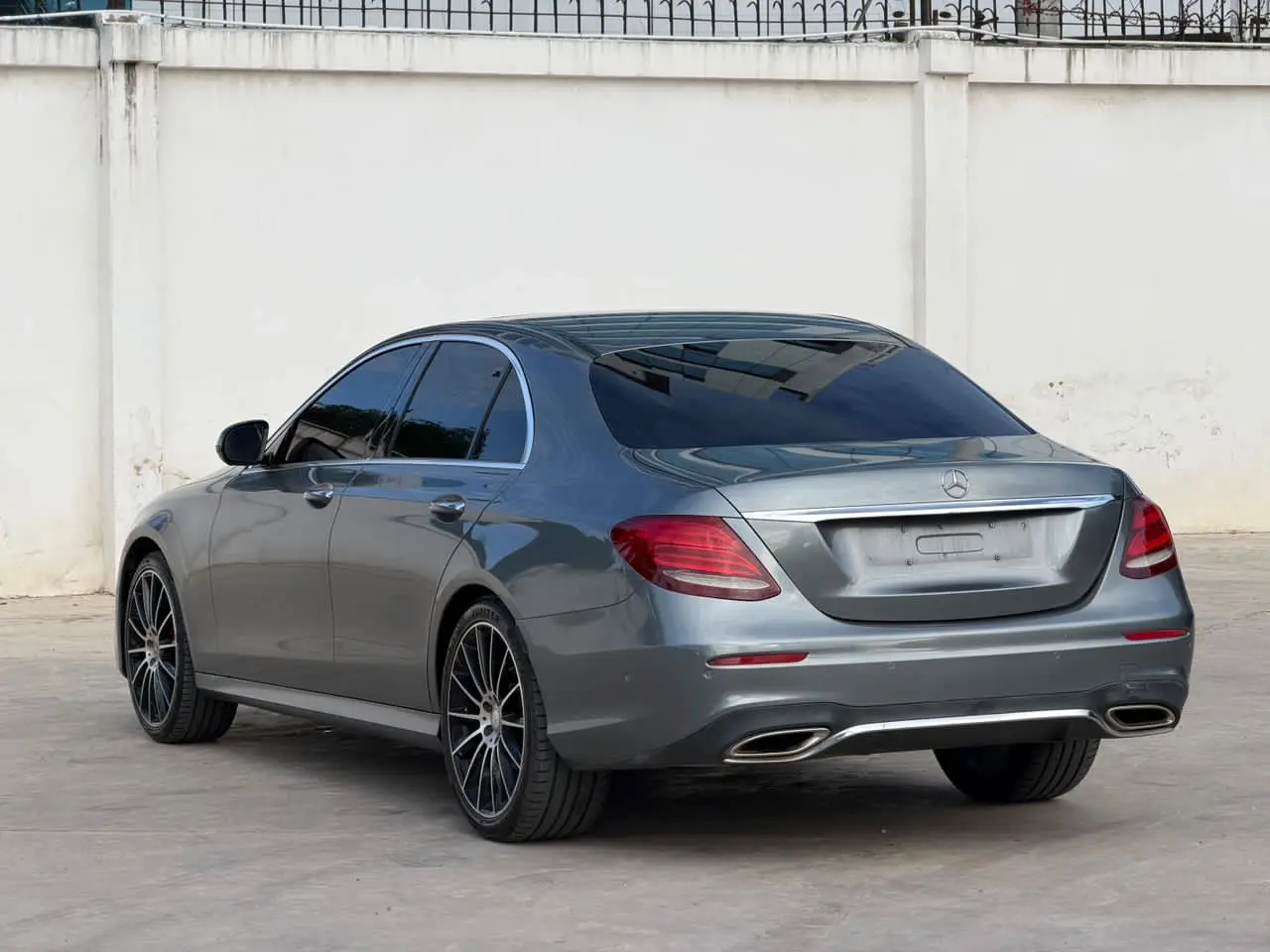 2017 Mercedes-Benz E-Class thumbnail 3