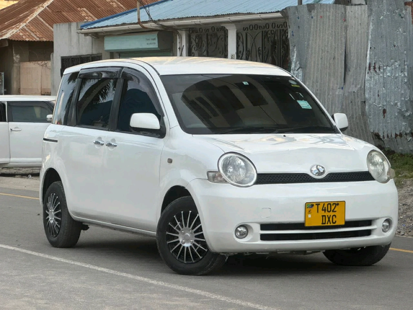 Toyota Sienta White 1490cc Full AC thumbnail 2