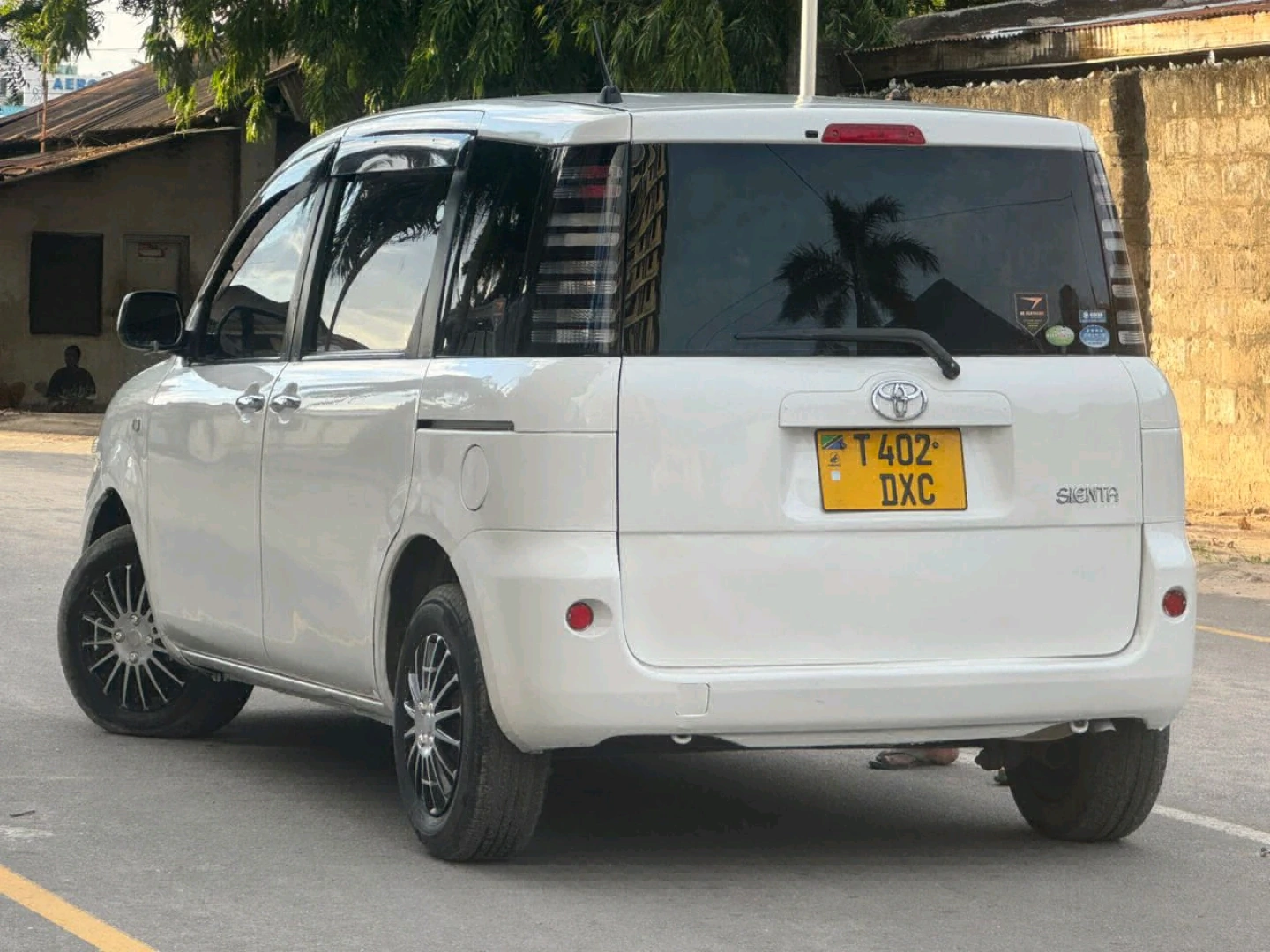 Toyota Sienta White 1490cc Full AC thumbnail 4