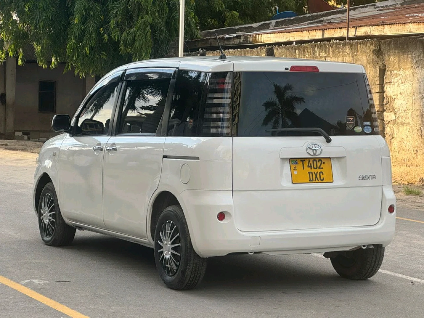 Toyota Sienta White 1490cc Full AC thumbnail 7