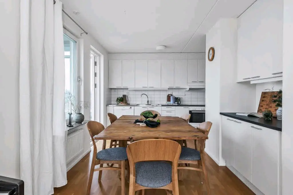 Modern Fully Furnished Apartment thumbnail 3