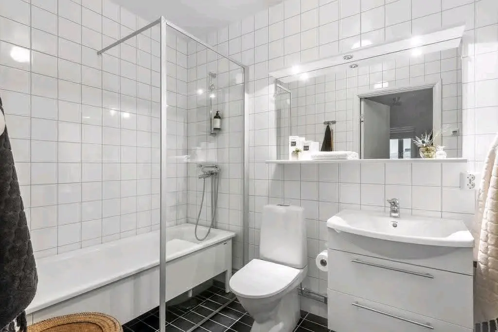 Modern Fully Furnished Apartment thumbnail 8