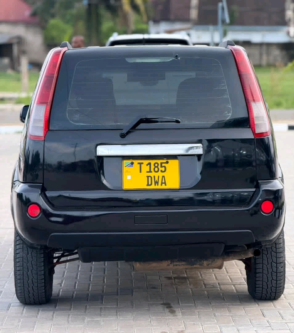Nissan X-Trail SUV 1990 thumbnail 4