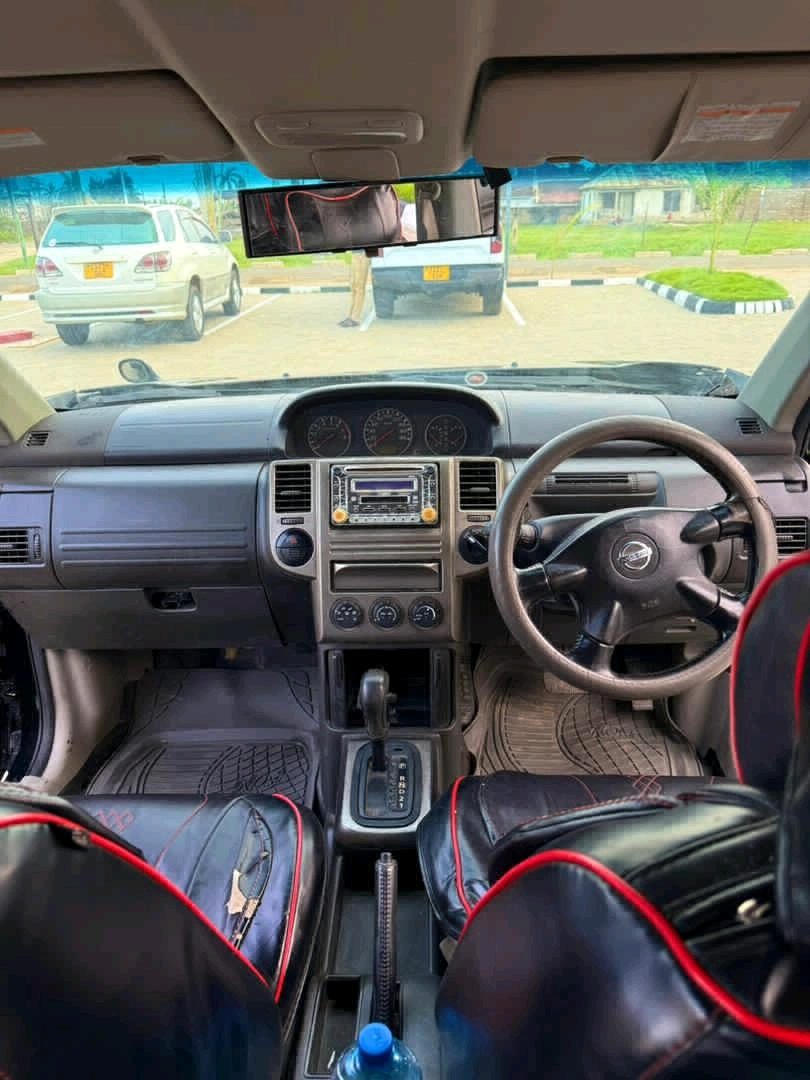 Nissan X-Trail SUV 1990 thumbnail 8
