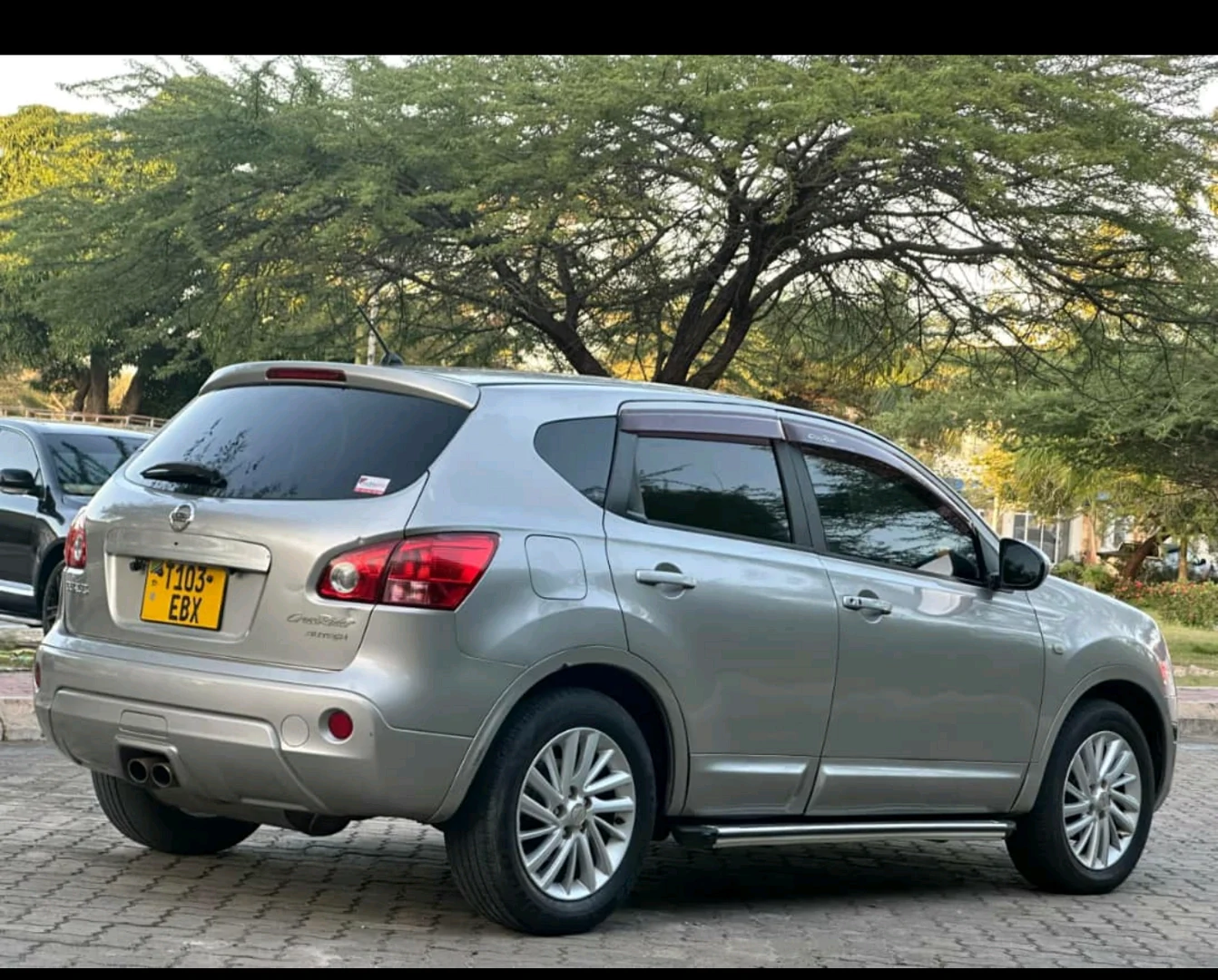 Nissan Dualis Cross Rider 2010 Silver (Reg No. EBX) thumbnail 4
