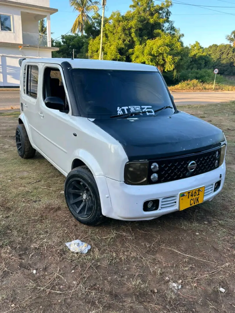 Nissan Cube Nyeupe, AC na CC