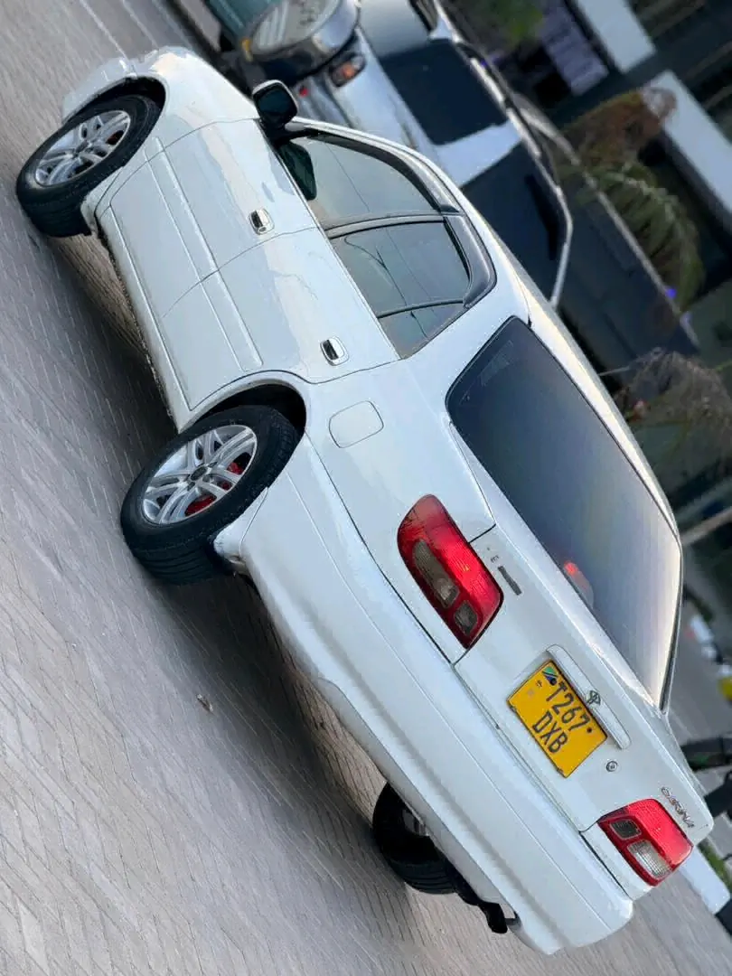 Toyota Carina Ti DXB, 1490cc, New Condition thumbnail 3