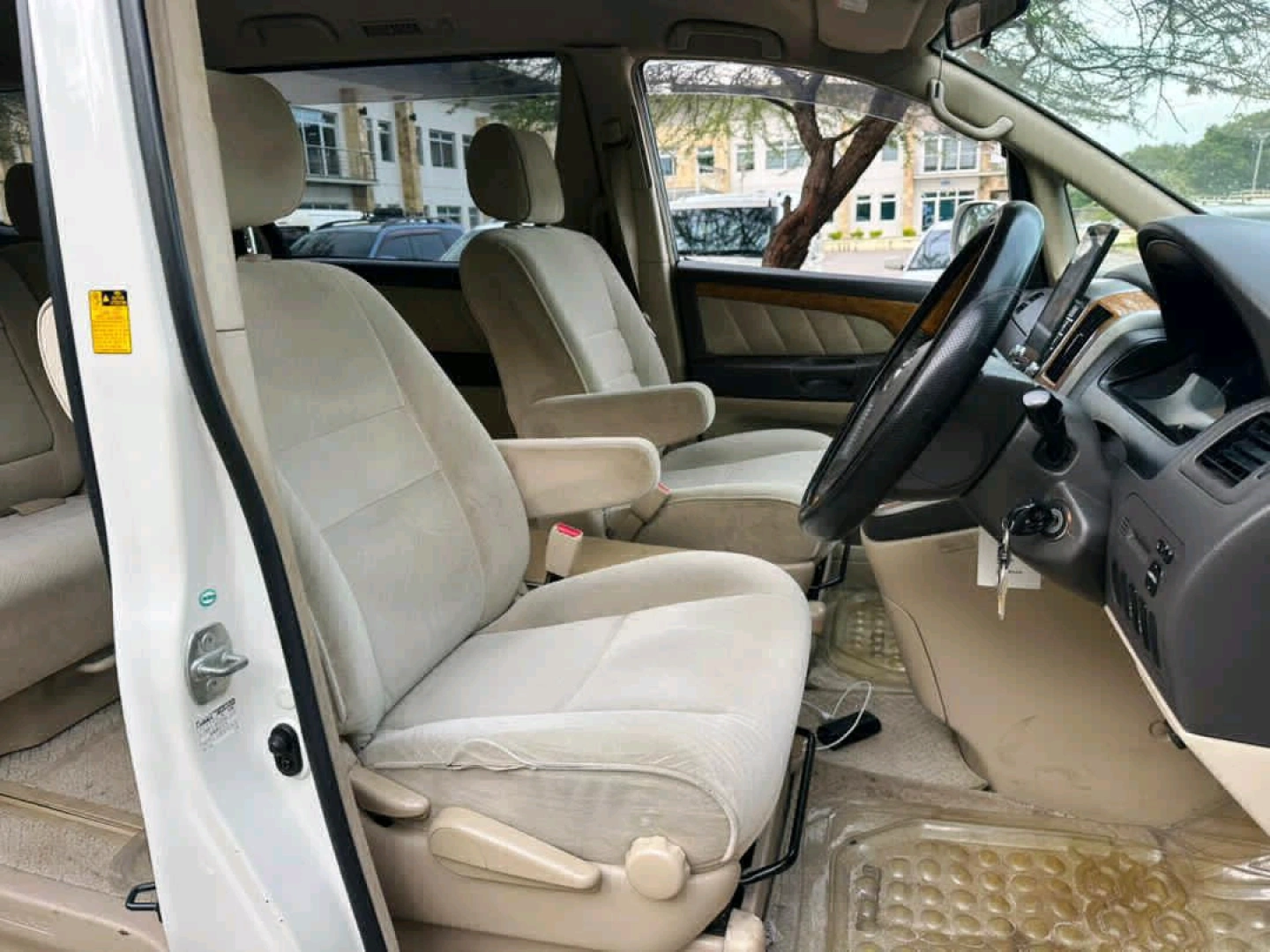 Toyota Alphard Minivan 2006 (T 137 DZZ) thumbnail 7