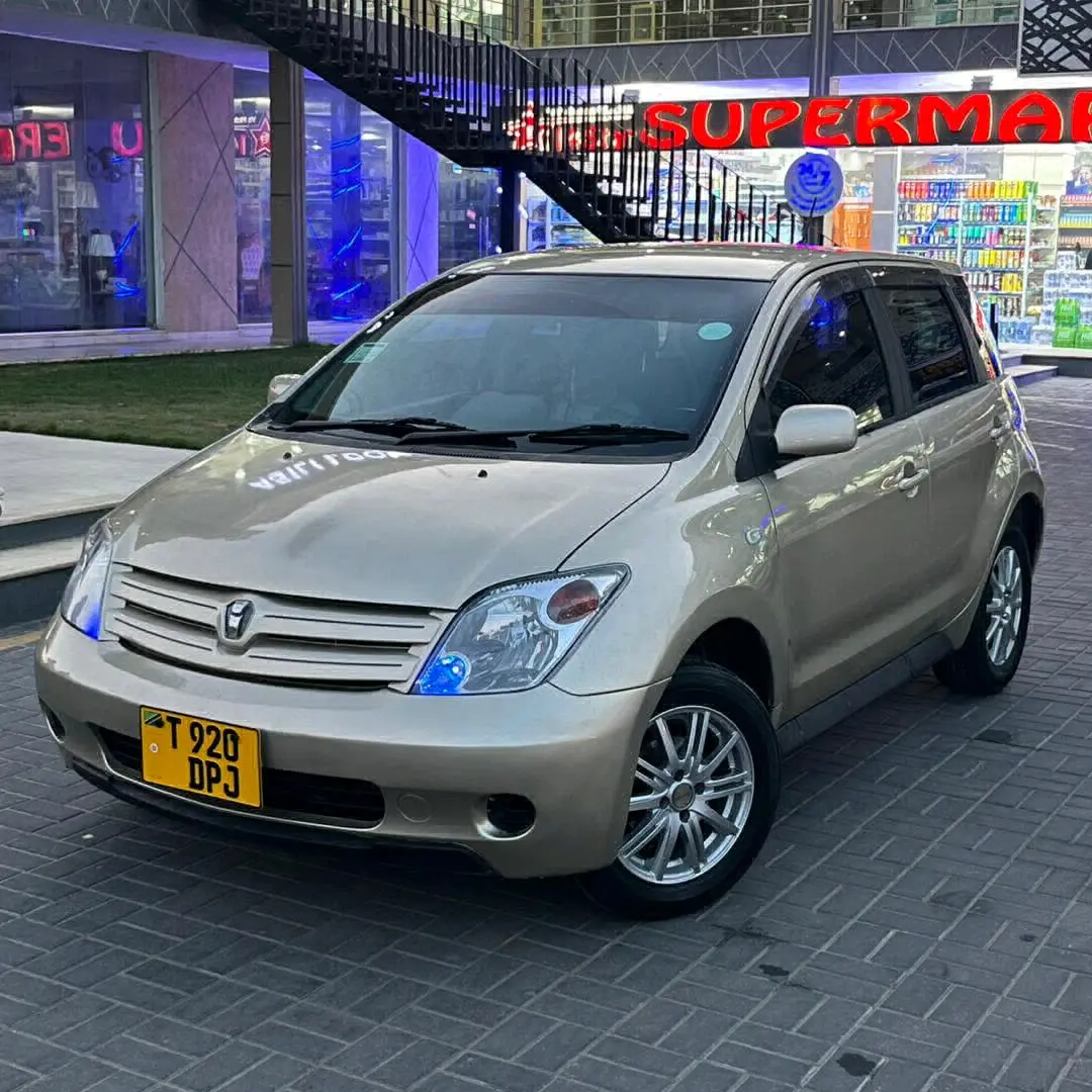 Toyota Ist Beige/Gold for Sale thumbnail 5