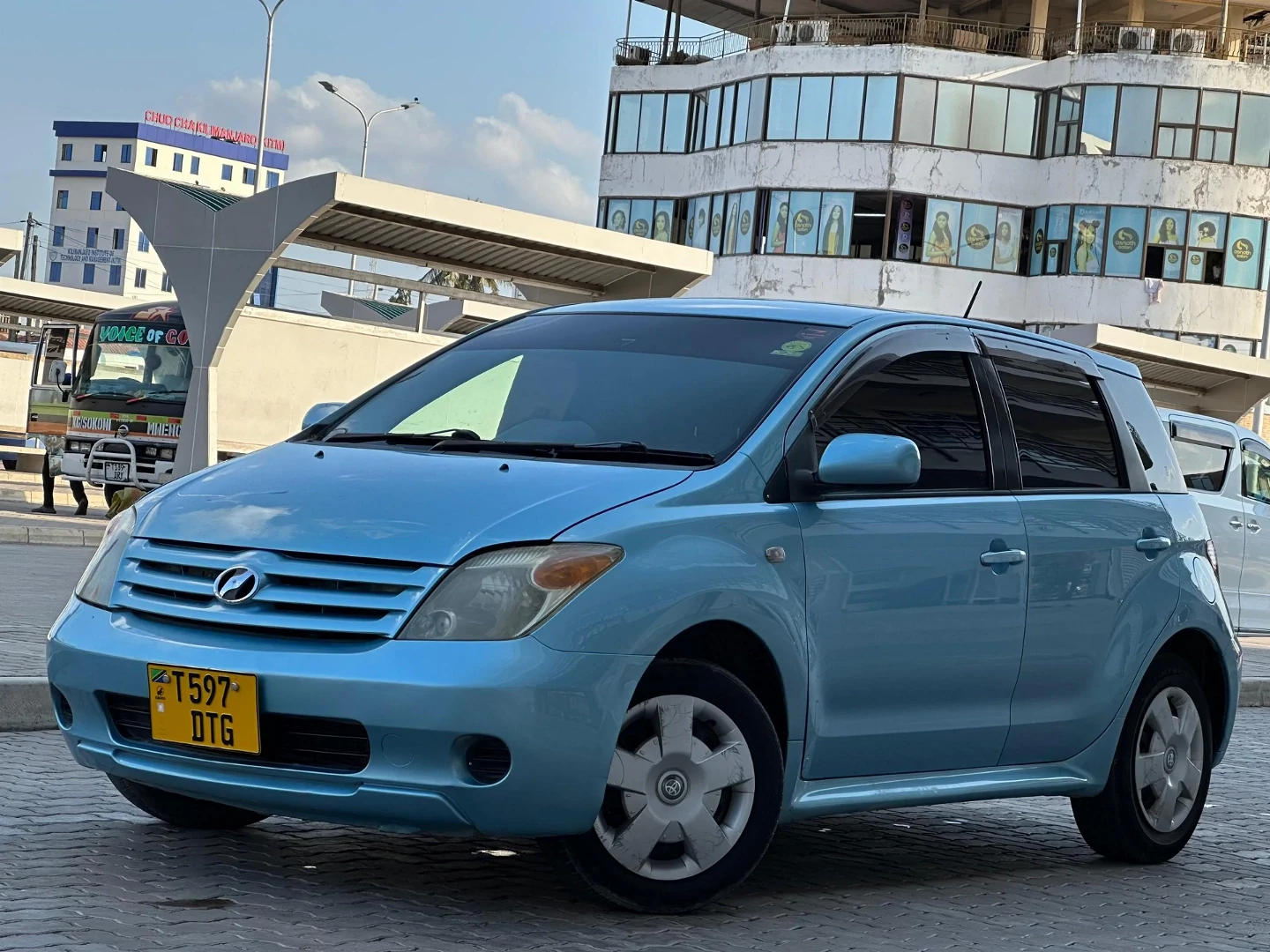 Toyota Ist 2006 Blue Hatchback thumbnail 2