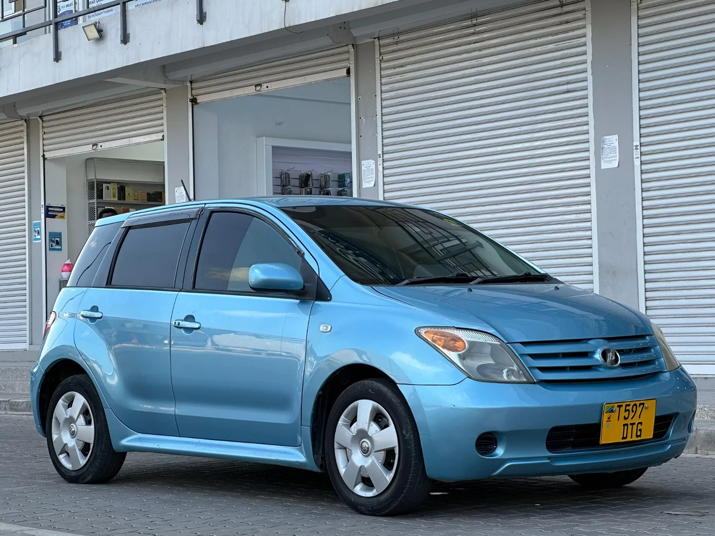 Toyota Ist 2006 Blue Hatchback thumbnail 4