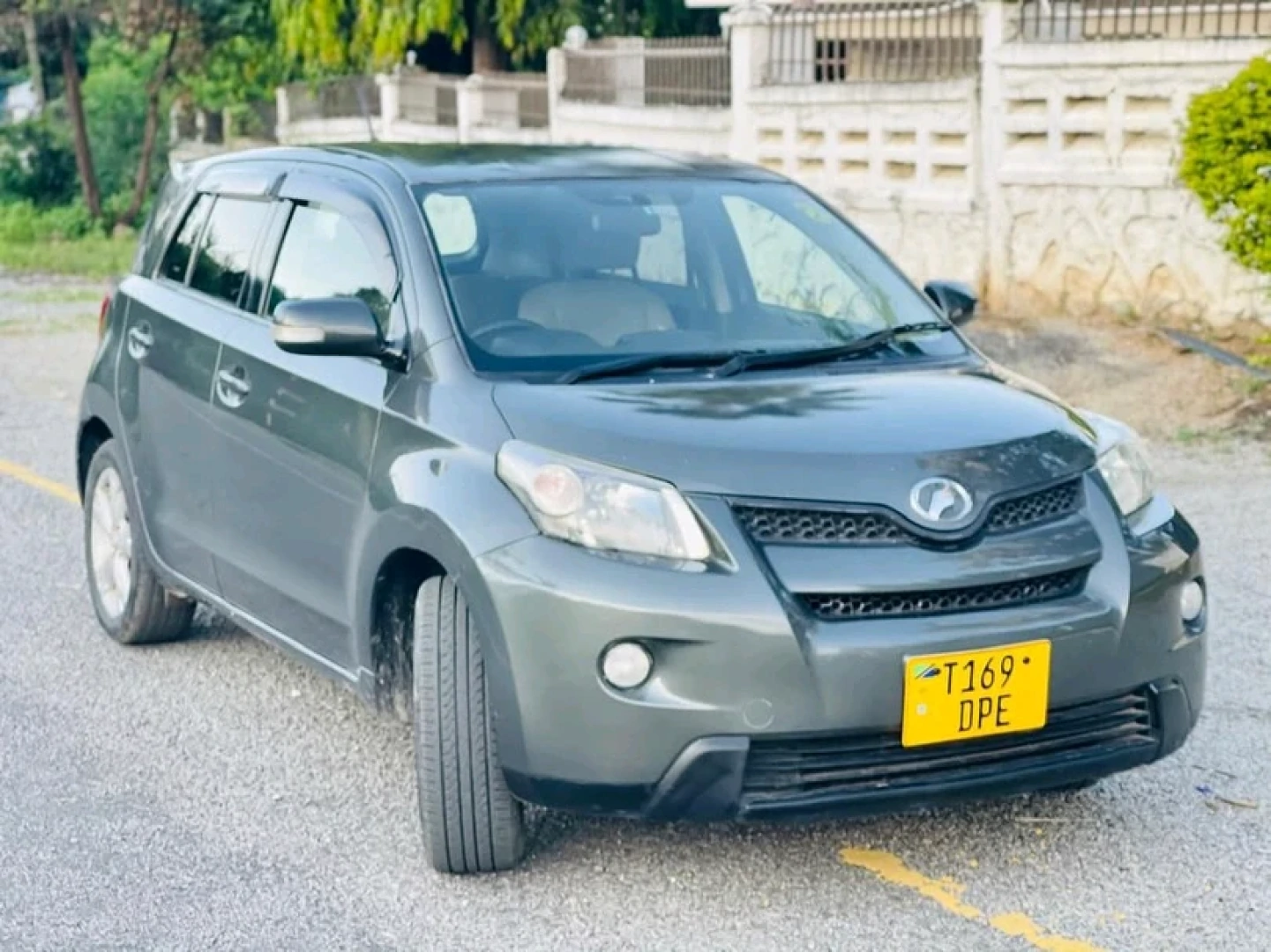 Used Grey Toyota Ist for Sale in Mwanza thumbnail 2