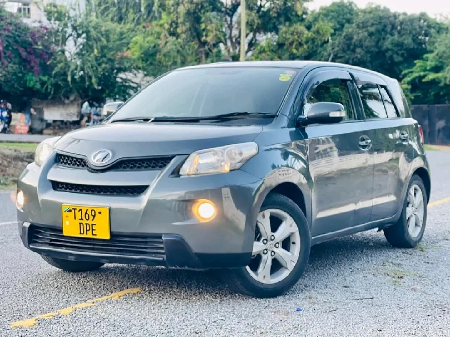 Used Grey Toyota Ist for Sale in Mwanza thumbnail 3