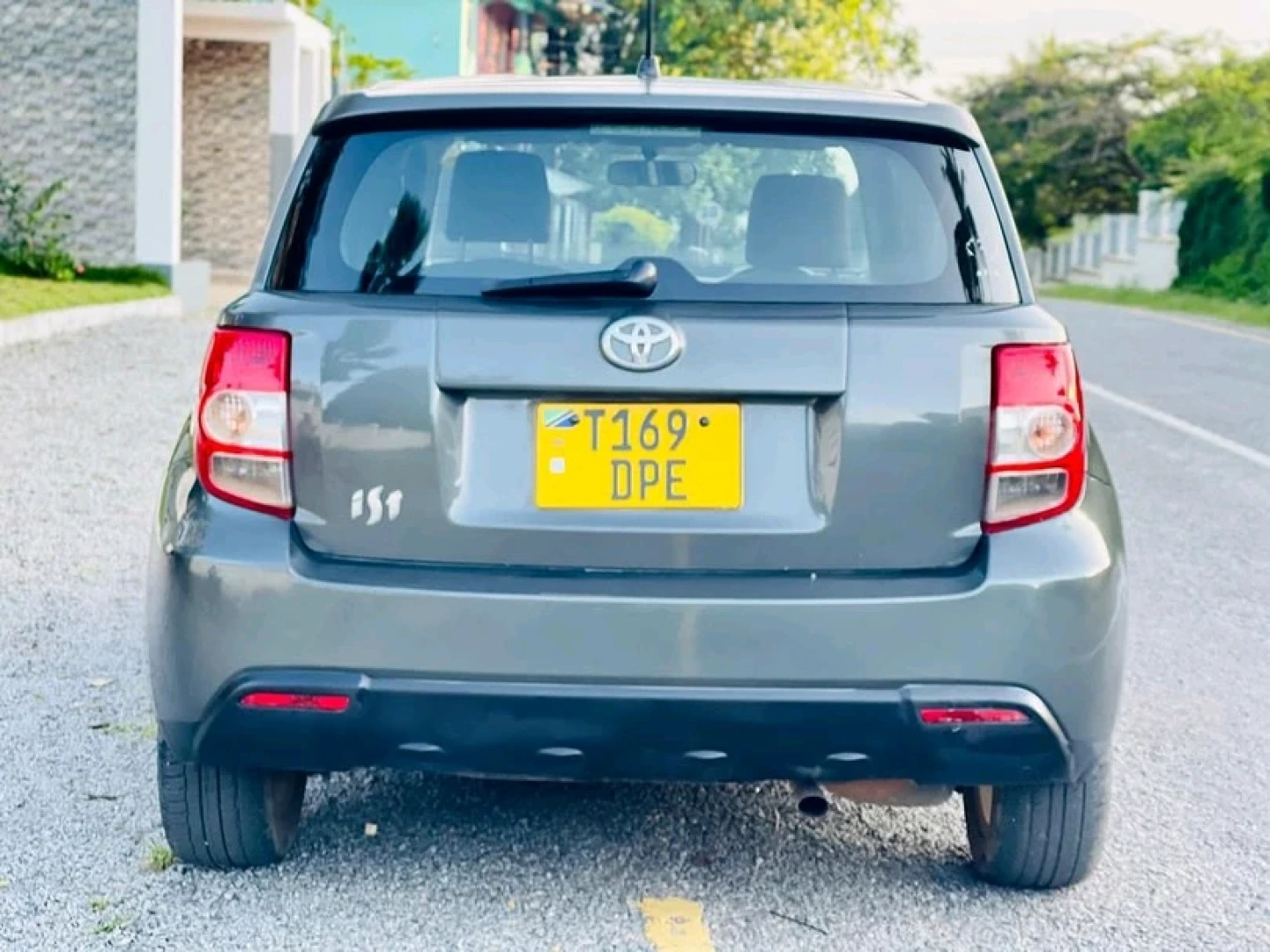 Used Grey Toyota Ist for Sale in Mwanza thumbnail 4