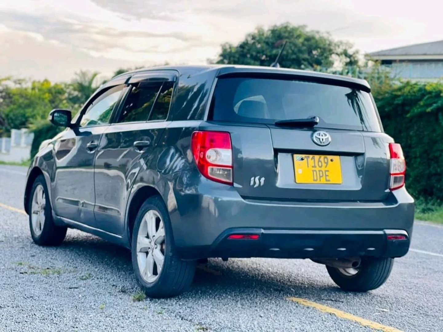 Used Grey Toyota Ist for Sale in Mwanza thumbnail 6