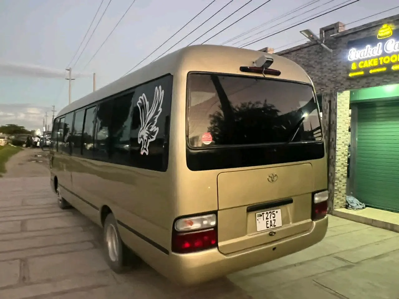 Toyota Coaster thumbnail 2